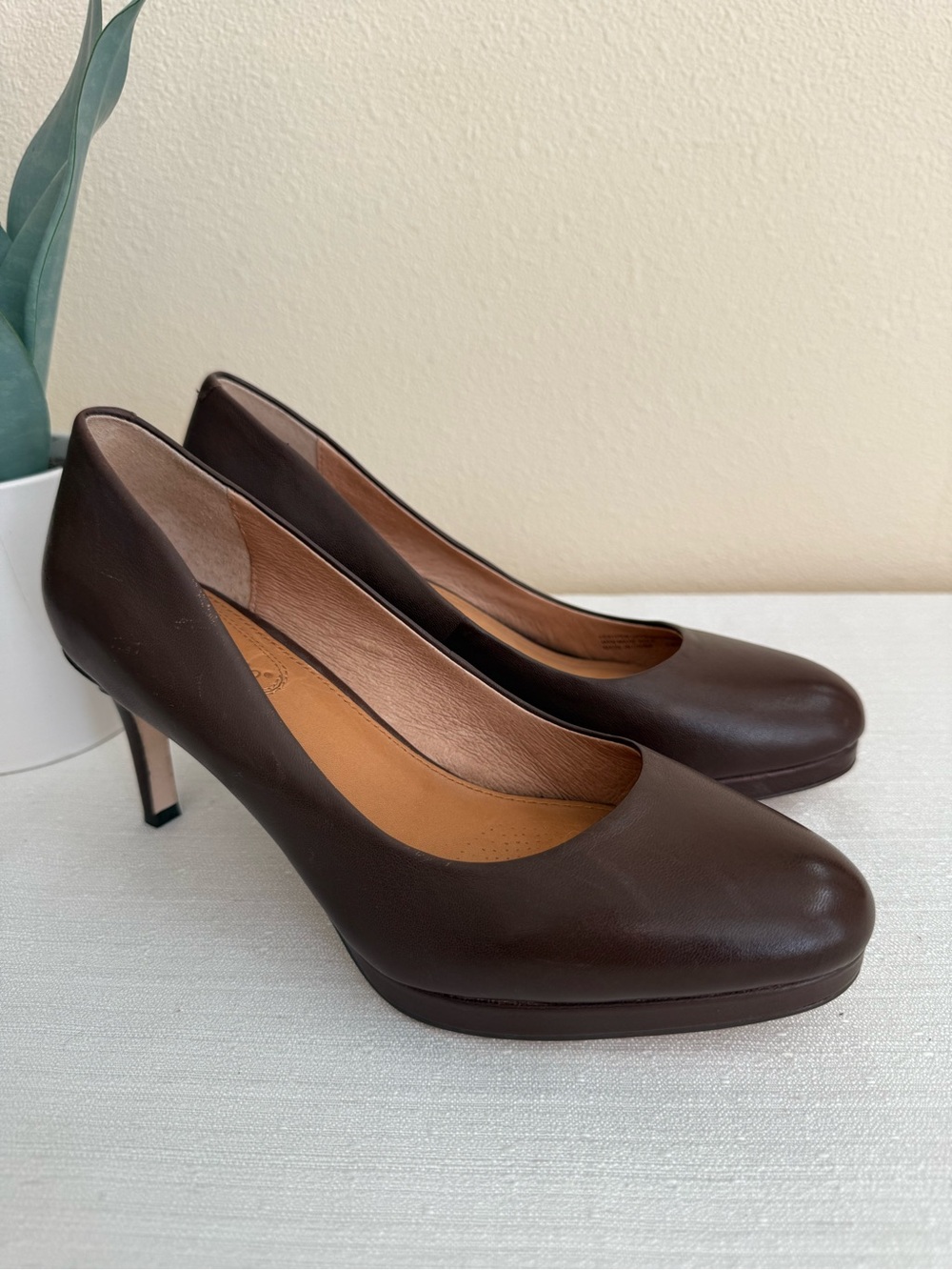 New Corso Como Brown Leather Pumps